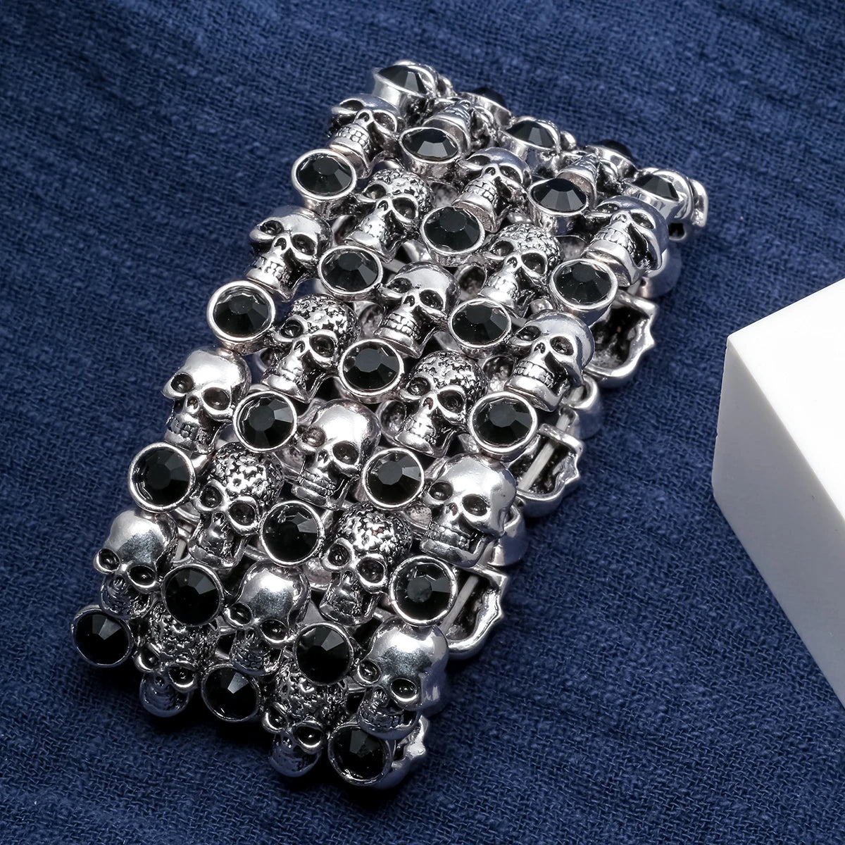 YACQ Skull Skeleton Stretch Cuff Bracelet for Women Biker Bling Crystal Jewelry Antique Silver Color Wholesale Dropshipping D07