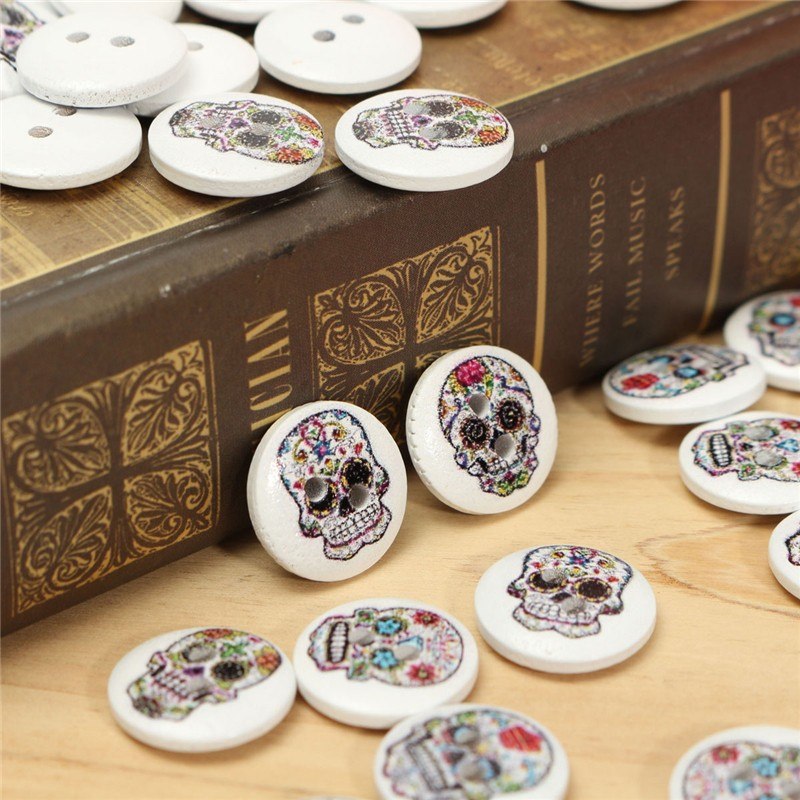 100Pcs 2 Holes Mixed Skull Pattern Wooden Sewing Button
