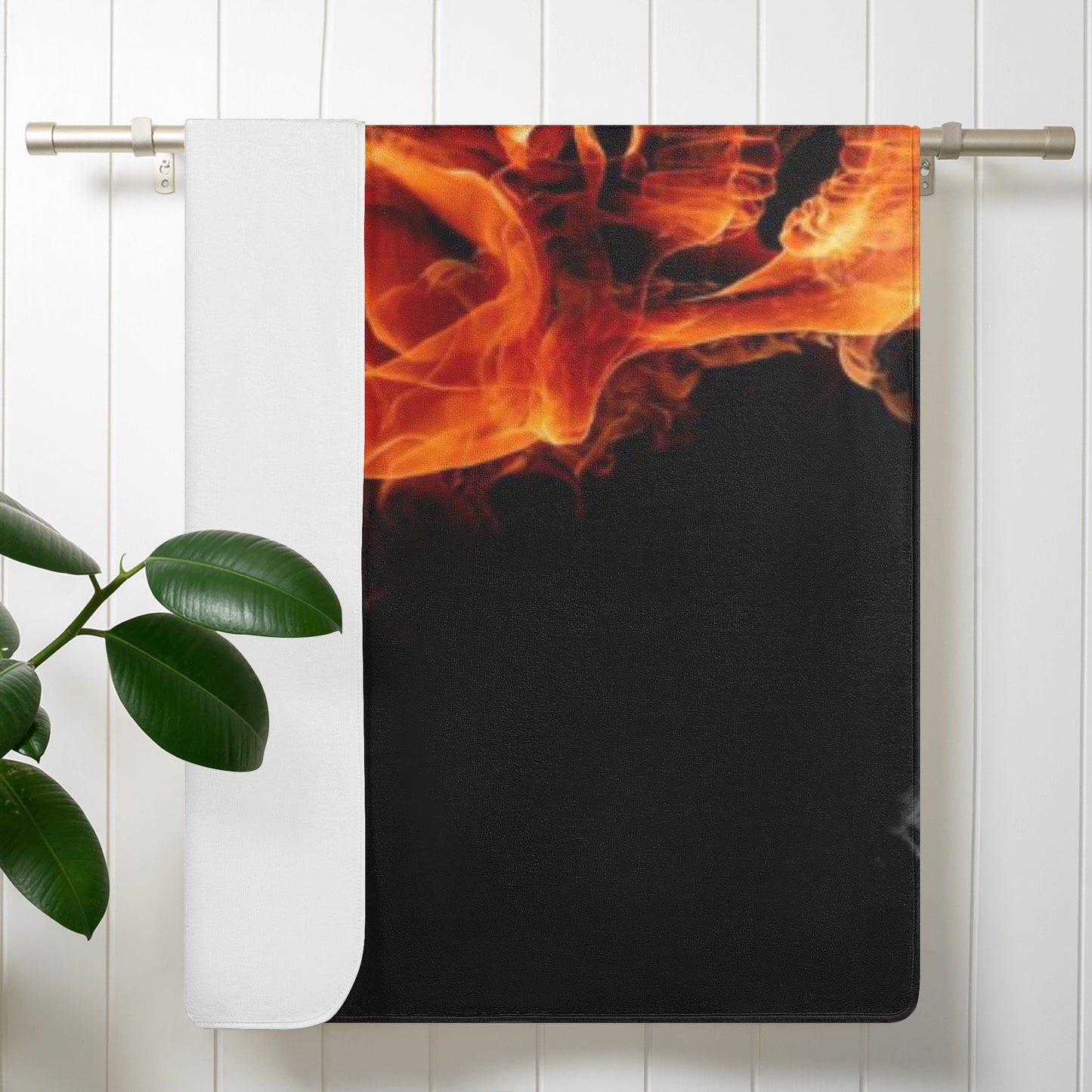 Flaming gothic skull Bath Towel