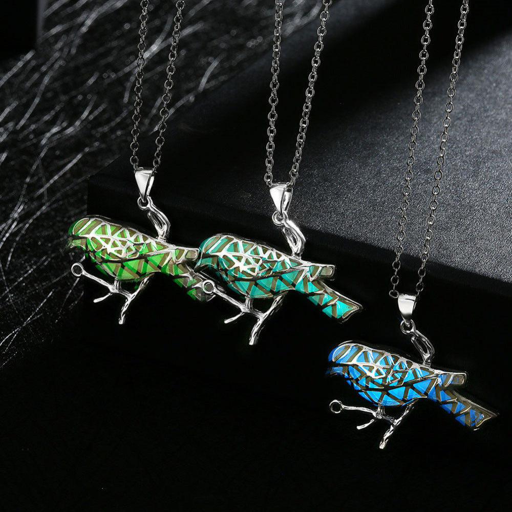 Hollow Out Animal Pendant Glow In Dark Necklace For Women Glowing Bird Fluorescence Maxi New Statement Neclace