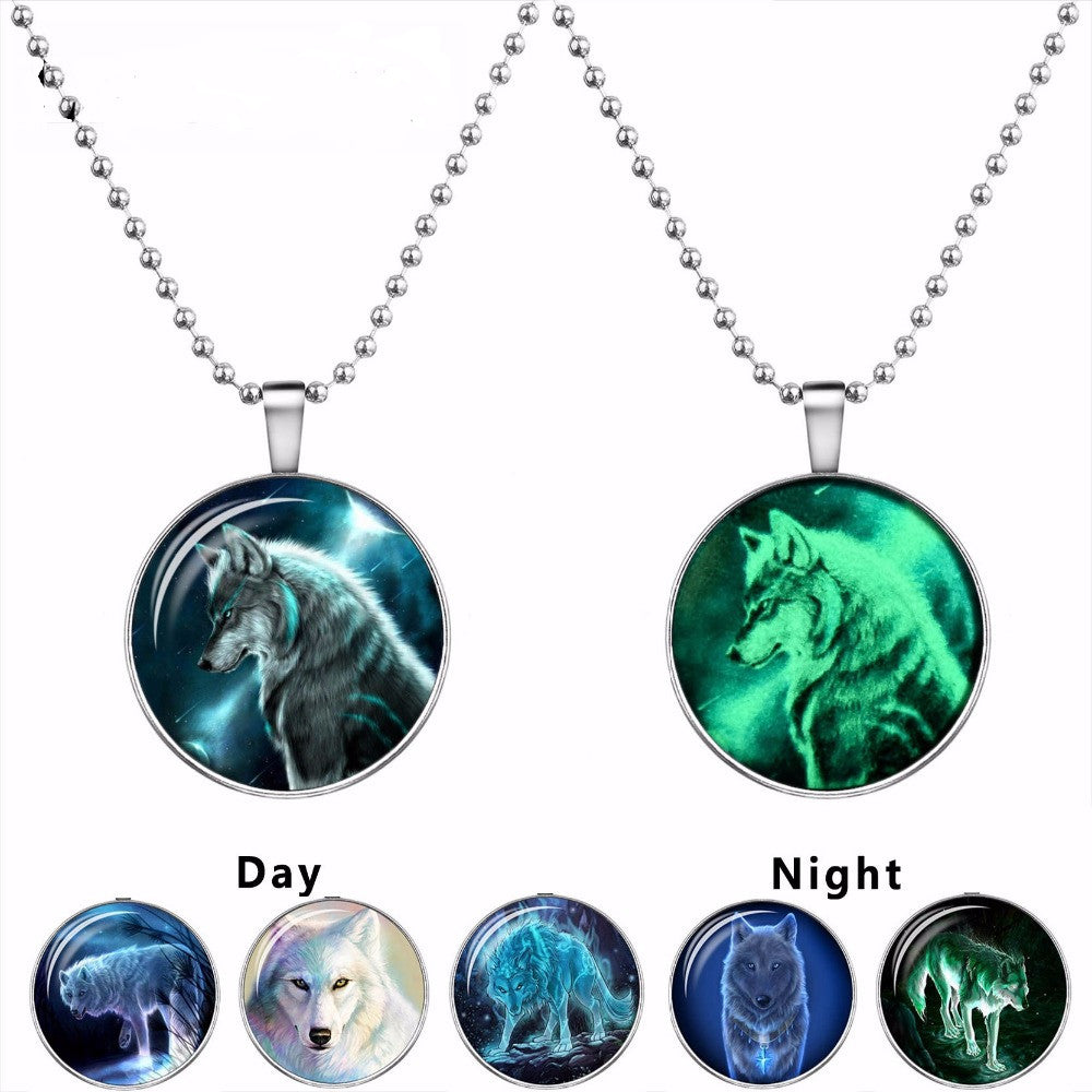Wolf Cabochon Glass Glowing Pendant Necklaces Fashion Jewelry Silver Plated Chain Glow In The Dark Necklaces Collares