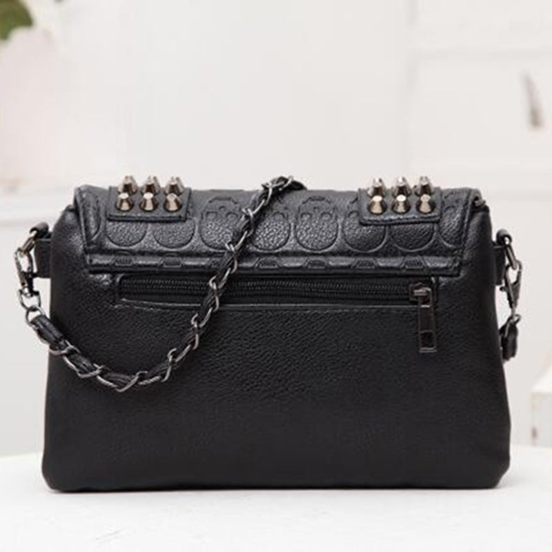 New fashion Women Black Leather Messenger Bags Fashion Vintage Messenger Cool Skull Rivets Shoulder Bags sac a main bolsa