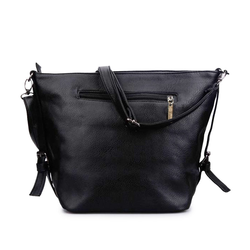 Gothic skull Fashion Women Shoulder Bag Pu Leather Crossbody Bag Punk Messenger Bag for Girls Rivet Halloween skeleton Bucket Bag Black Purse