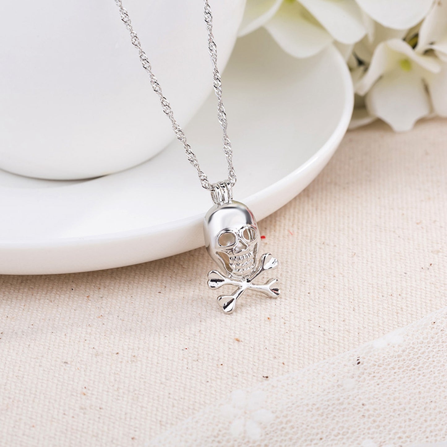 Punk Style Skull Pendant Necklace Luminous Jewelry Silver Color Chain Glow in the Dark Choker Statement Necklace For Women Gift