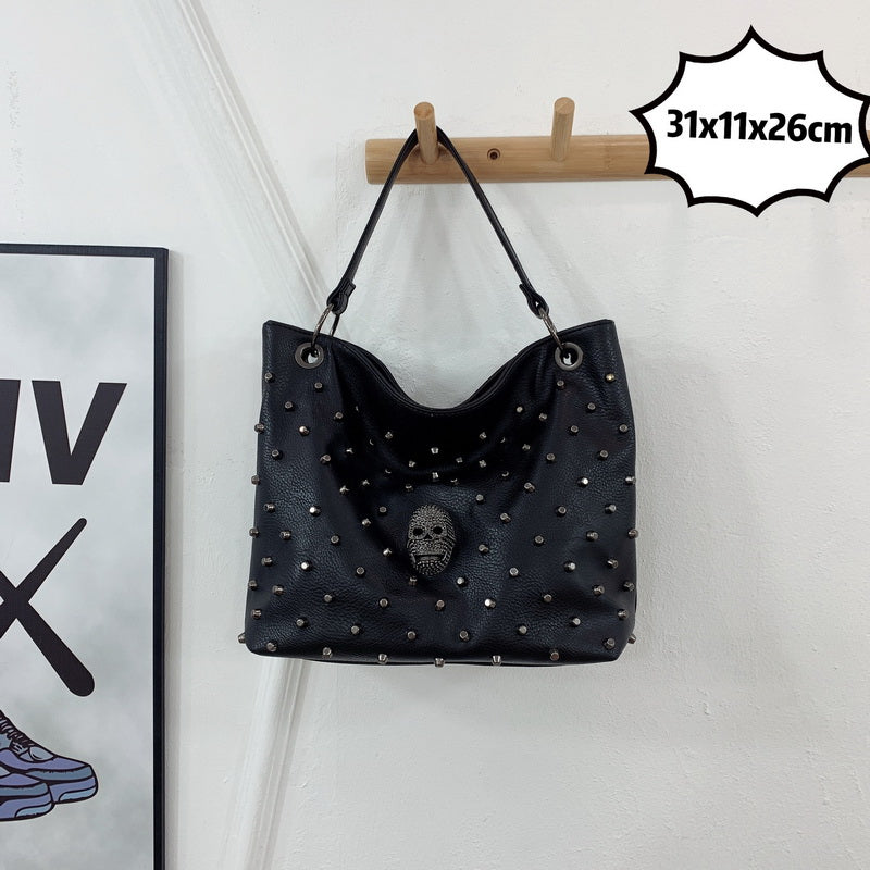 Gothic skull Fashion Women Tote Bag Rivet Skull Bucket Bag Pu Leather Crossbody Bag Punk Shoulder Bag Girls Black Purse