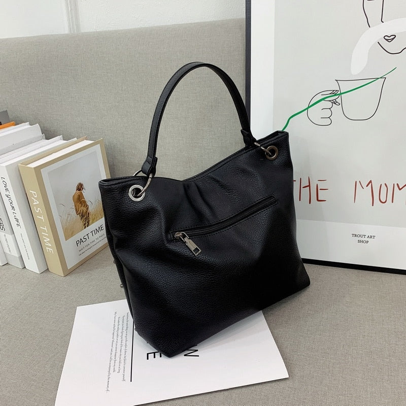 Gothic skull Fashion Women Tote Bag Rivet Skull Bucket Bag Pu Leather Crossbody Bag Punk Shoulder Bag Girls Black Purse