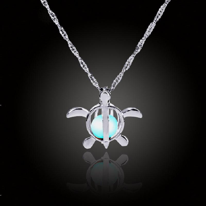 Simple Small Turtle Luminous Pendant Necklace Cute Women Accessories Glowing in the Dark Lovers/Friends Gift Jewelry