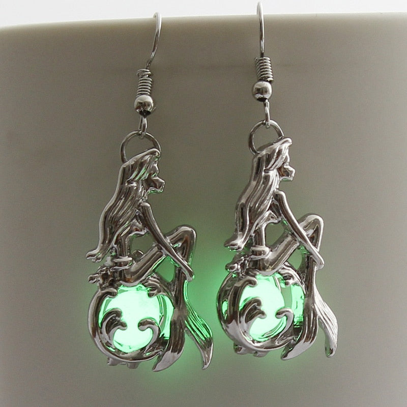 Stylish Glow in the Dark Luminous Earrings Mermaid Pearl Earring or Mermaid Noctilucent Earrings Halloween