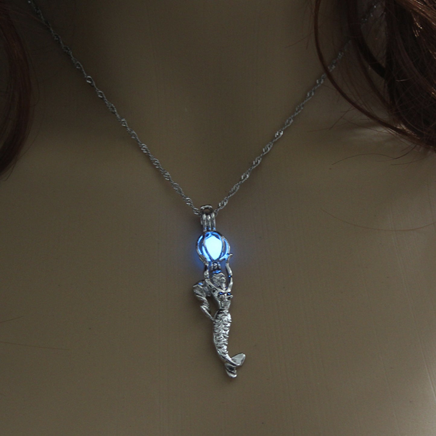 Summer Jewelry Mermaid Pendant Necklace Glow in the Dark Choker Necklace 3 Colors Luminous For Women Gift Silver Color Chain