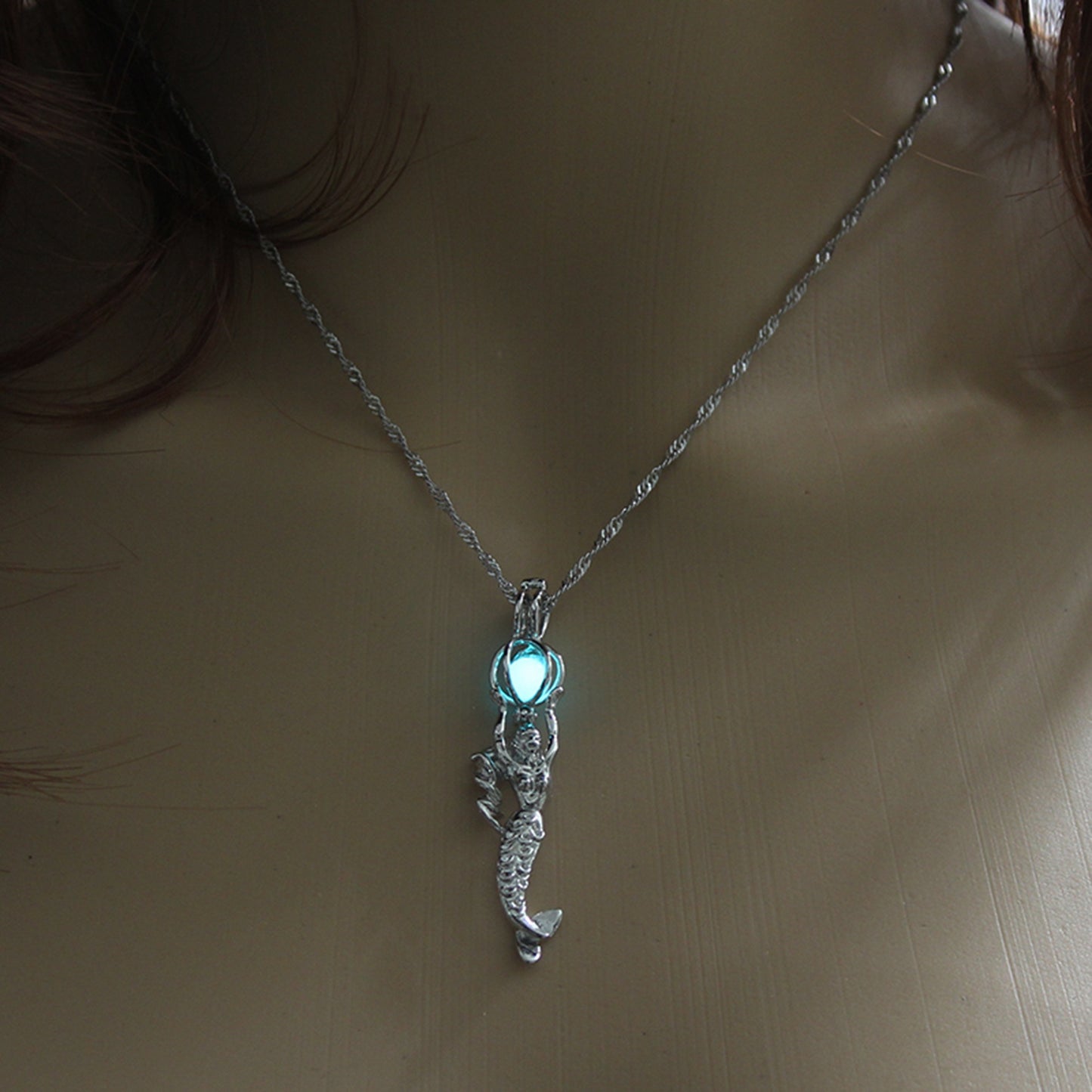 Summer Jewelry Mermaid Pendant Necklace Glow in the Dark Choker Necklace 3 Colors Luminous For Women Gift Silver Color Chain