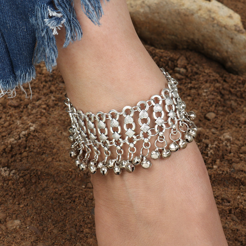 Tenande Punk Metal Chunky Chain Bell Anklets for Women Statement Bell Tassel Leg Bracelets for Women Beach Sandals Foot Jewelry