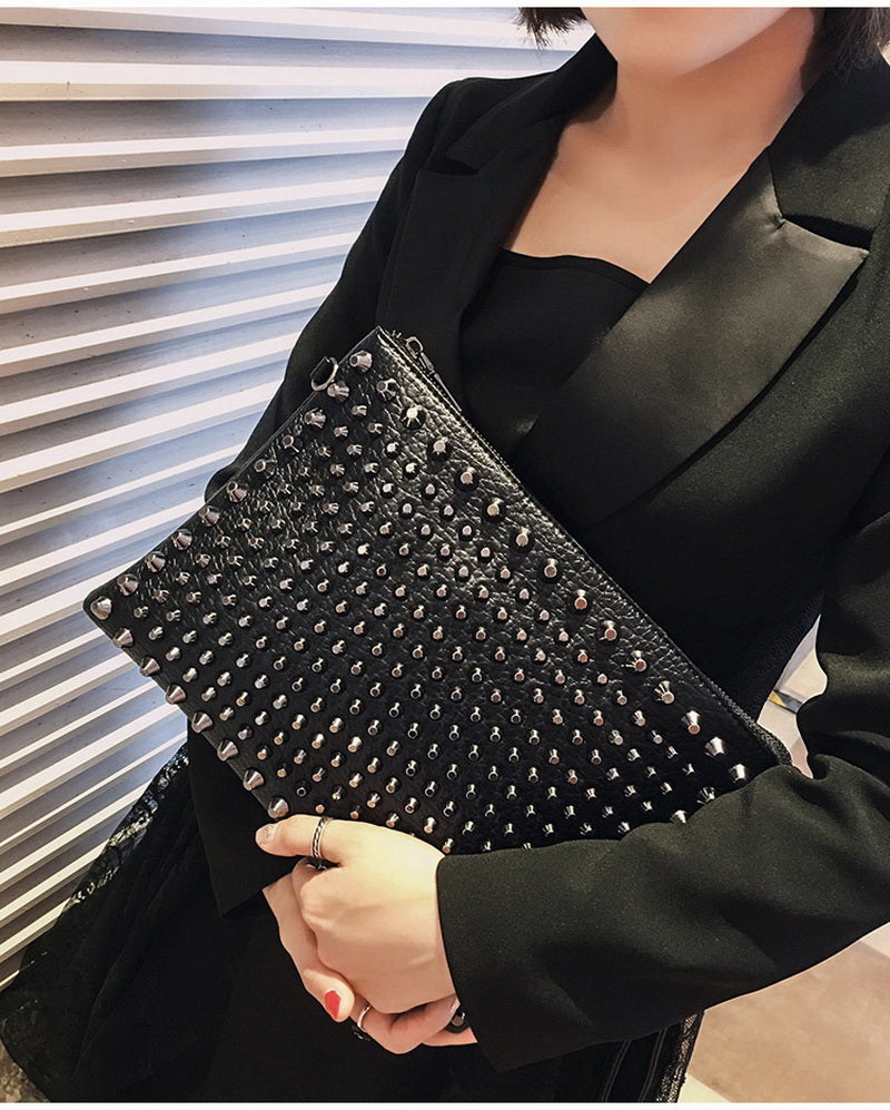 DAEYOTEN Famous Brands Men's Clutch Handbag Rivets Decoration Envelope Bag Unisex Pu Leather Handbags 2019 Free Shipping ZM0379