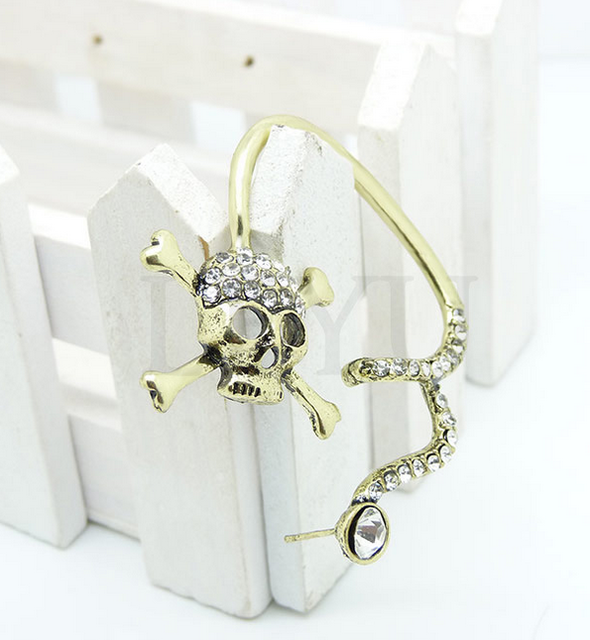 1PCS exaggerated punk style Rhinestone skull stud earring fashion