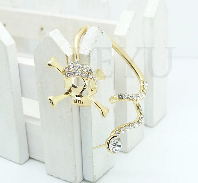 1PCS exaggerated punk style Rhinestone skull stud earring fashion