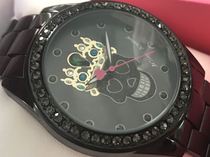 BETSEY JOHNSON BLACK ON BLACK SUGAR SKULL KING CRYSTAL/MOP WATCH