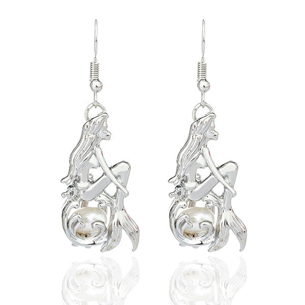 Stylish Glow in the Dark Luminous Earrings Mermaid Pearl Earring or Mermaid Noctilucent Earrings Halloween