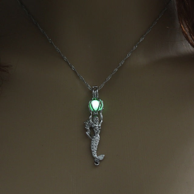 Summer Jewelry Mermaid Pendant Necklace Glow in the Dark Choker Necklace 3 Colors Luminous For Women Gift Silver Color Chain