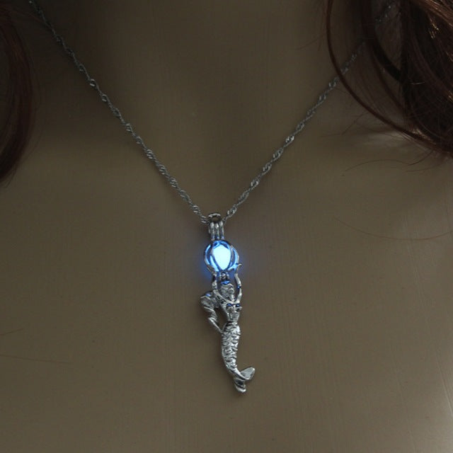 Summer Jewelry Mermaid Pendant Necklace Glow in the Dark Choker Necklace 3 Colors Luminous For Women Gift Silver Color Chain