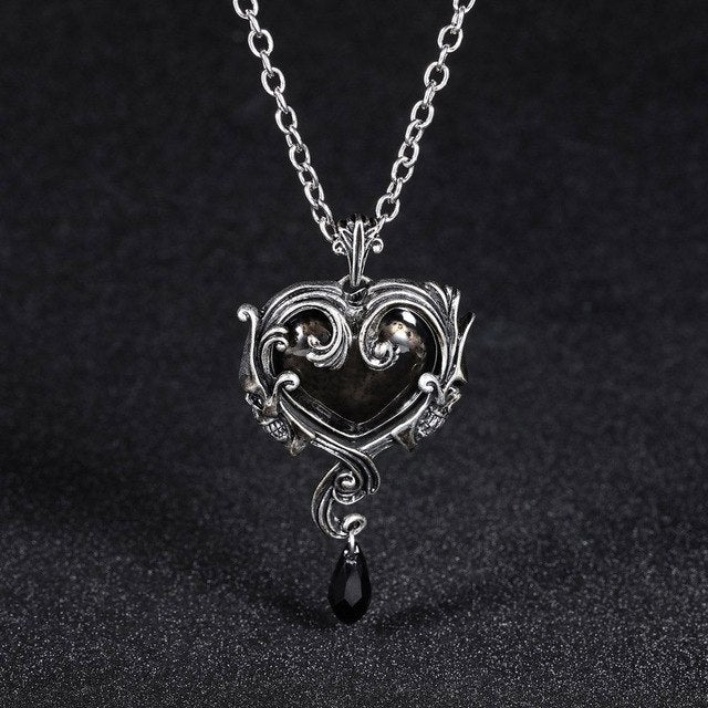 Hot punk Halloween retro skull red red peach heart crystal necklace pendant accessories Men Women Jewelry