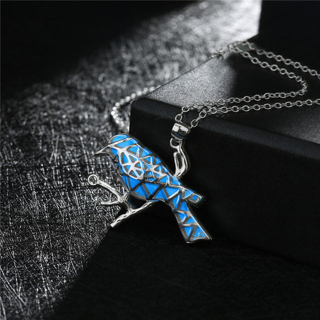 Hollow Out Animal Pendant Glow In Dark Necklace For Women Glowing Bird Fluorescence Maxi New Statement Neclace