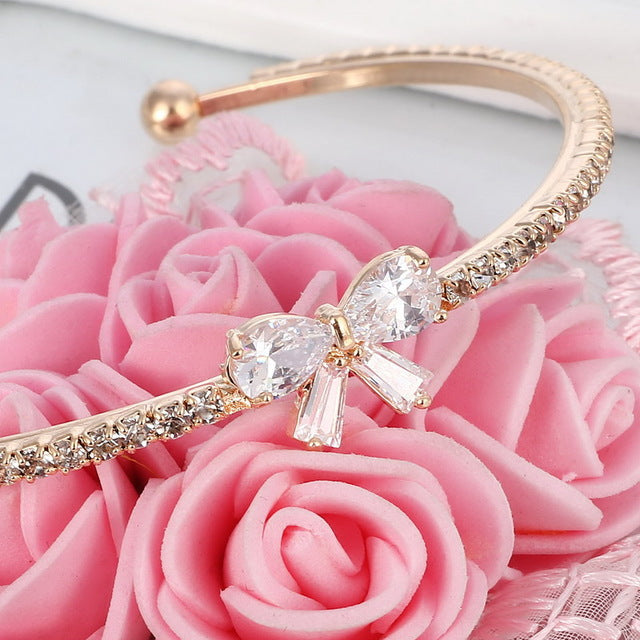 MINHIN New Arrival Romantic Butterfly Design Cuff Bracelet High Quality Golden Plated Wedding Bracelet Girl's Banquet Accessory