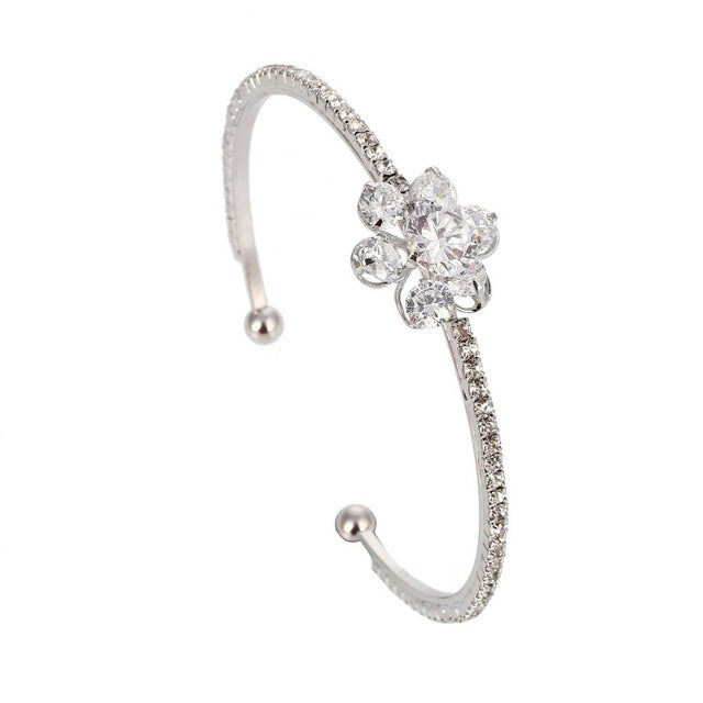 MINHIN New Arrival Romantic Butterfly Design Cuff Bracelet High Quality Golden Plated Wedding Bracelet Girl's Banquet Accessory