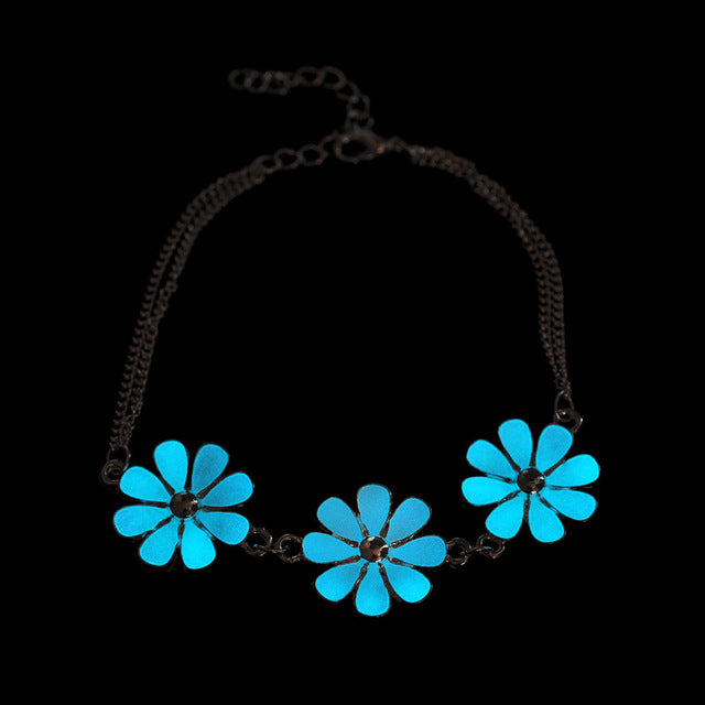 New Fluorescent Luminous Flower Star Heart Charm Bracelets For Women Lover Bangles Party Fashion Glow In Dark Jewelry Gift