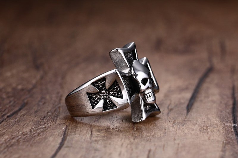 Male Rings in Silver Tone Stainless Steel Hell Rider Iron Cross with Skull Jewels For Men Gothic Punk Rock Party Biker Jewelry