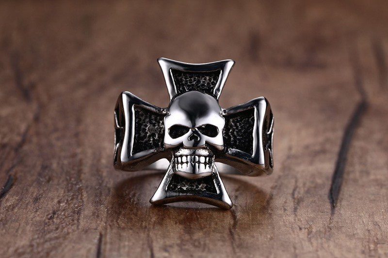 Male Rings in Silver Tone Stainless Steel Hell Rider Iron Cross with Skull Jewels For Men Gothic Punk Rock Party Biker Jewelry