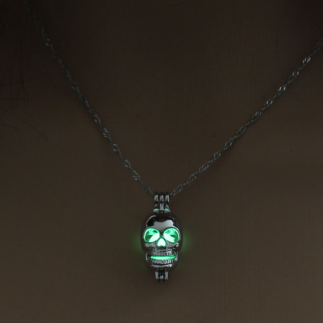 NEW Skull Pendant Necklace Luminous Jewelry Silver Color Chain 45cm Glow in the Dark Necklace For Women or Men Gift