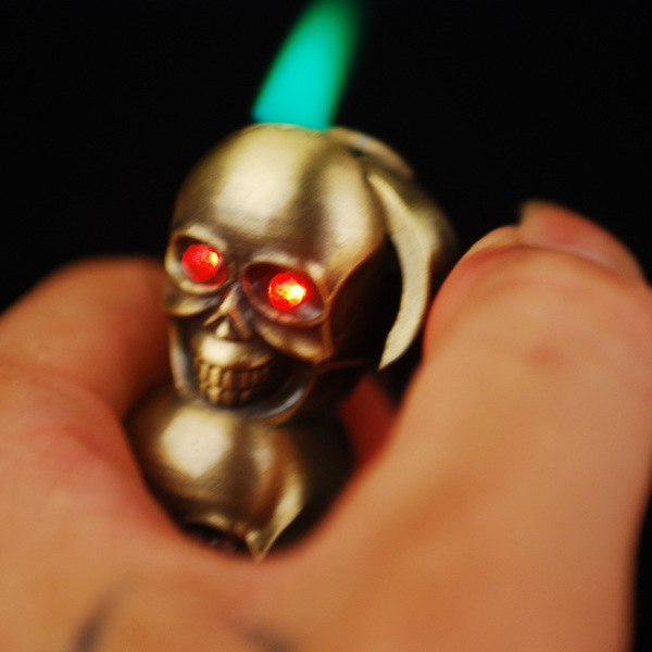 New and exotic creative gas lighters three skulls with flash windprrof green flame lighter