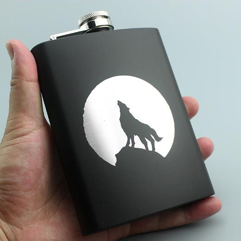 Skull And Wolf Pattern Hip Flask Stainless Steel 8oz Hip Flask Whiskey Vodka Flagon Capacity 225ML Wine Flask Flagon