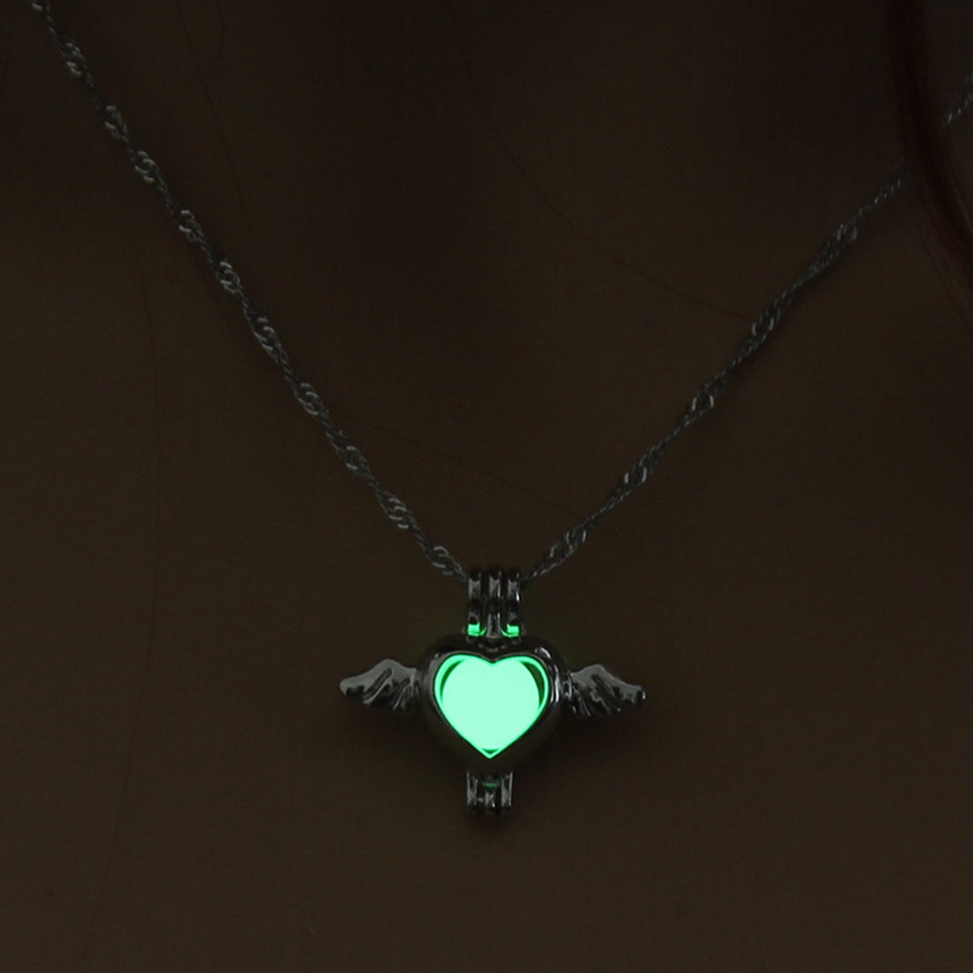 Vintage Silver Color Chain Glow in the Dark Night Jewelry Colorful Angel Wings Heart Pendant Necklace For Girlfriend Luminous