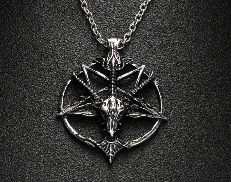 1Pcs Fashion Pentagram Pan God Skull Goat Head Pendant Necklace Luck Satanism Occult Metal Vintage Silver Star Necklace for Man