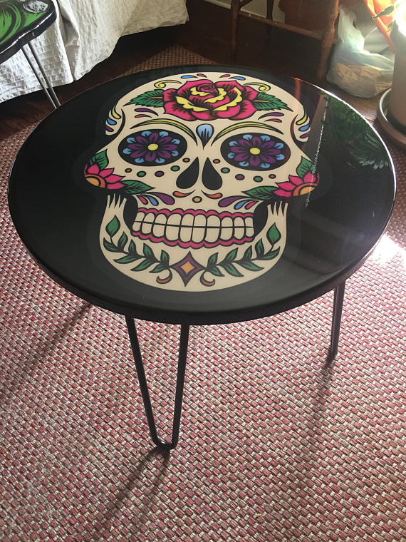 Day of the dead Sugar Skull table!! Perfect for music room, living room, man cave and more! Halloween!Day of the dead Sugar Skull table!! Perfect for music room, living room, man cave and more! Halloween!