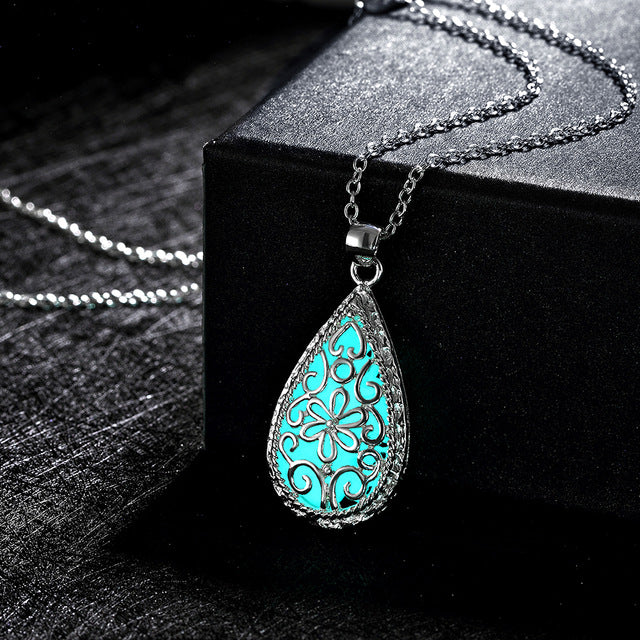 New Fashion Glowing Stone Locket Necklace Jewelry Silver Hollow Water Drop Glowing Pendant Silver