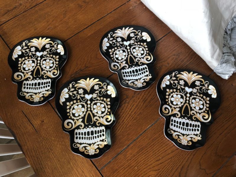 SUGAR SKULL MELAMINE PLATES HALLOWEEN NEW WITH TAGS