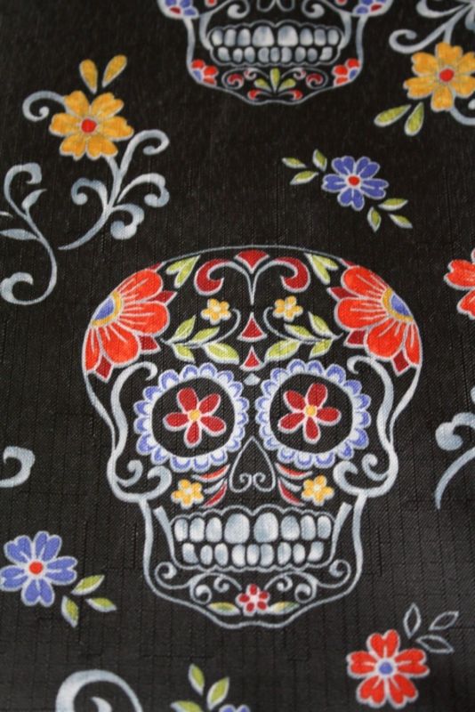 HALLOWEEN 70" ROUND TABLE CLOTH BLACK FABRIC SUGAR SKULL dia de los Muertos NEW