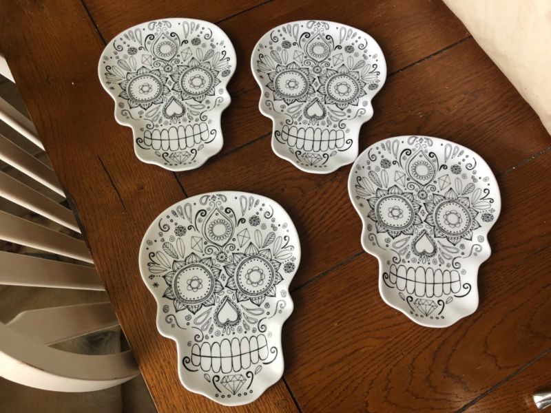 SUGAR SKULL MELAMINE PLATES HALLOWEEN NEW WITH TAGS