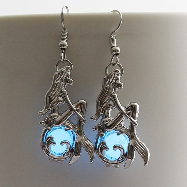 Stylish Glow in the Dark Luminous Earrings Mermaid Pearl Earring or Mermaid Noctilucent Earrings Halloween