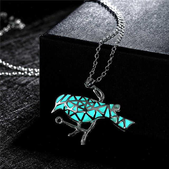 Hollow Out Animal Pendant Glow In Dark Necklace For Women Glowing Bird Fluorescence Maxi New Statement Neclace