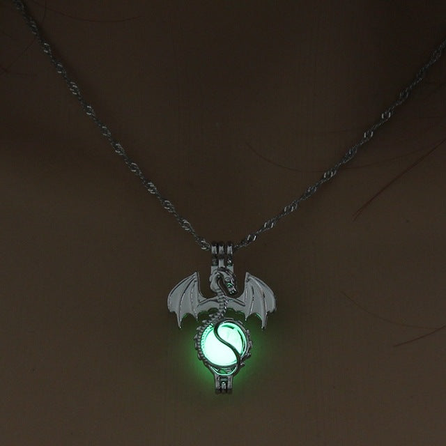 Vintage Christmas Gift Game of Throne Dragon Punk Luminous Pendant Necklace Glow in the Dark 3 Colors Cute Sweater Chain