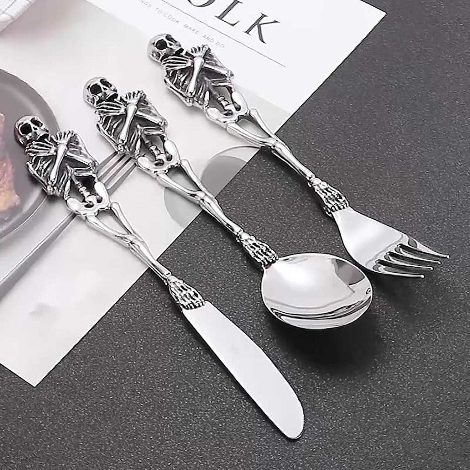 18-Piece Skull Shaped Handle Silverware Set Spoons and Forks Set Kitchen Utensils Set Flatware Set for 6 Stainless Steel Utensils Set, Mirror Effect Cutlery, Dishwasher Safe for Picnic & Restaurant