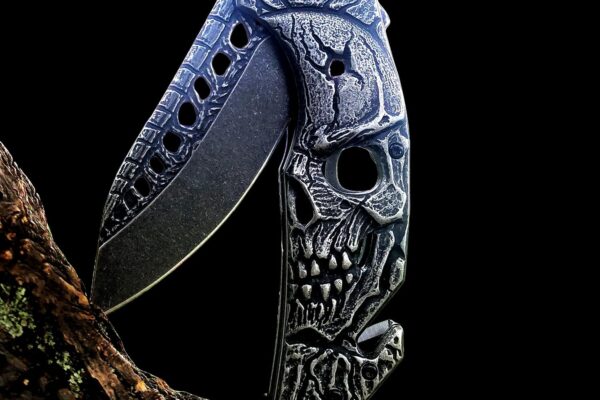 Pocket Knife, Cool SKULL Pocket Folding Knife with Seatbelt cutter & Window Breaker, Great festival Christmas Gift EDC knife For Men Outdoor Survival Camping (Stone-wash)