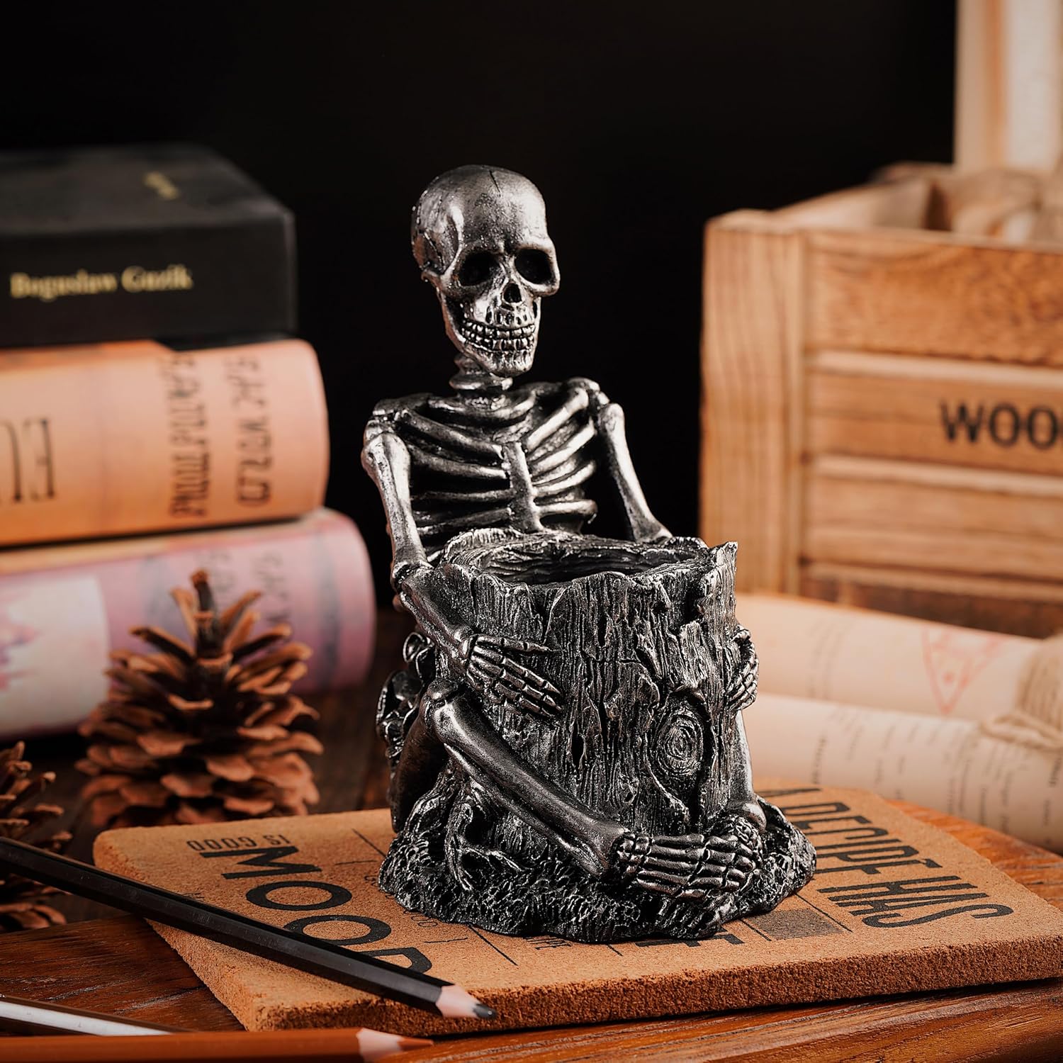 Skeleton Toothbrush Holder for Bathroom, Resin Skull Pen Holder, Gothic Decor, Desk Storage Cup for Toothpaste, Makeup Brushes or Combs, Metal Black