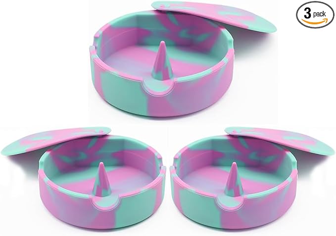 ""Stylish Silicone Ashtray with Lid: Prevents Flying Ash, Glows in the Dark, and Keeps Your Space Tidy!"" - skull ashtray